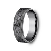 The Dark Royal Dark Tantalum Vintage Script Pattern Center Beveled Edges Ring 7mm